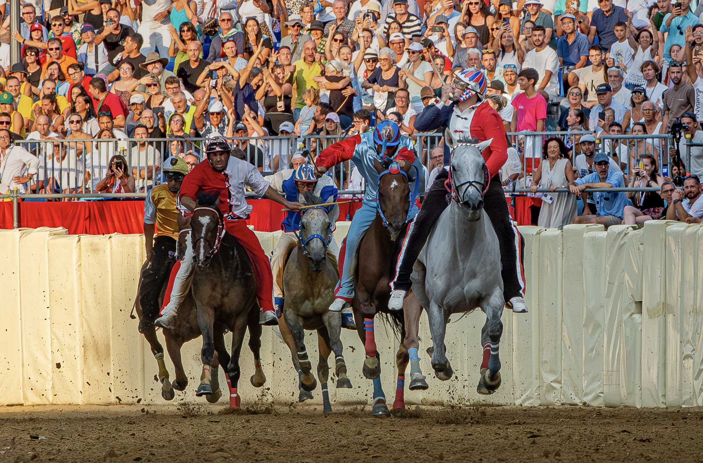 Palio d'Asti waar paarden en jockeys rijden