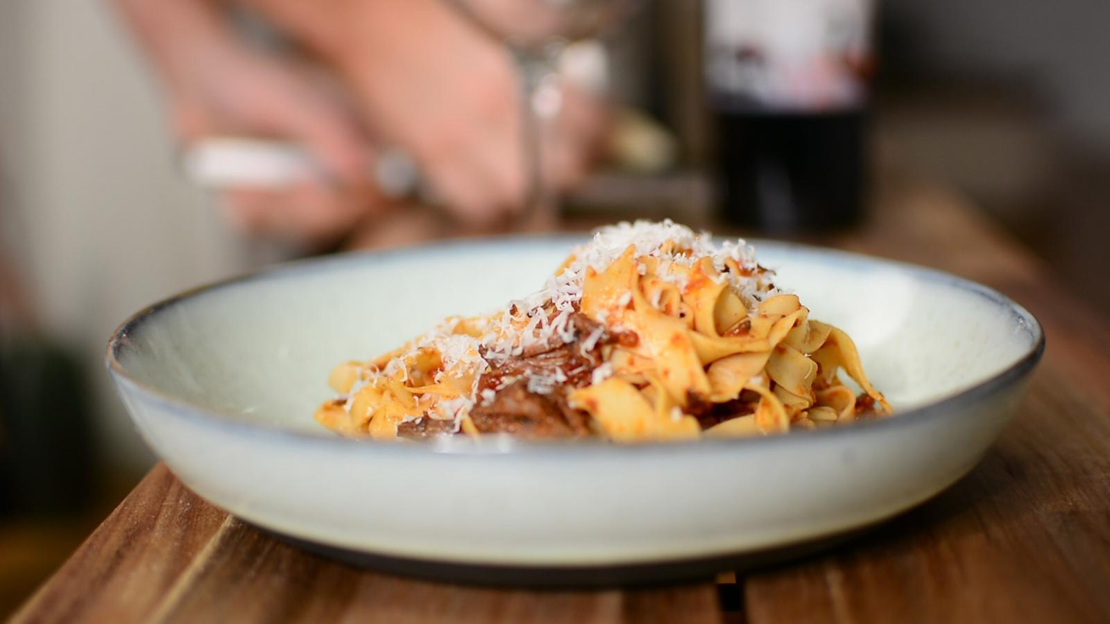Pasta met stoofvlees van nonna Aida - Sarah Puozzo - Beleef la bella vita