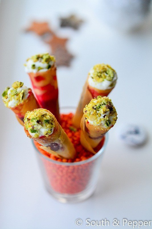 Hoorntje gevuld met geitenkaas en pistache