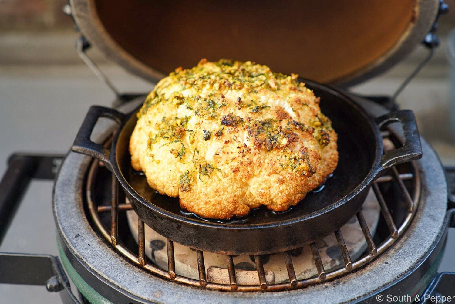 Bloemkool met pesto op de big green egg van Sarah Puozzo