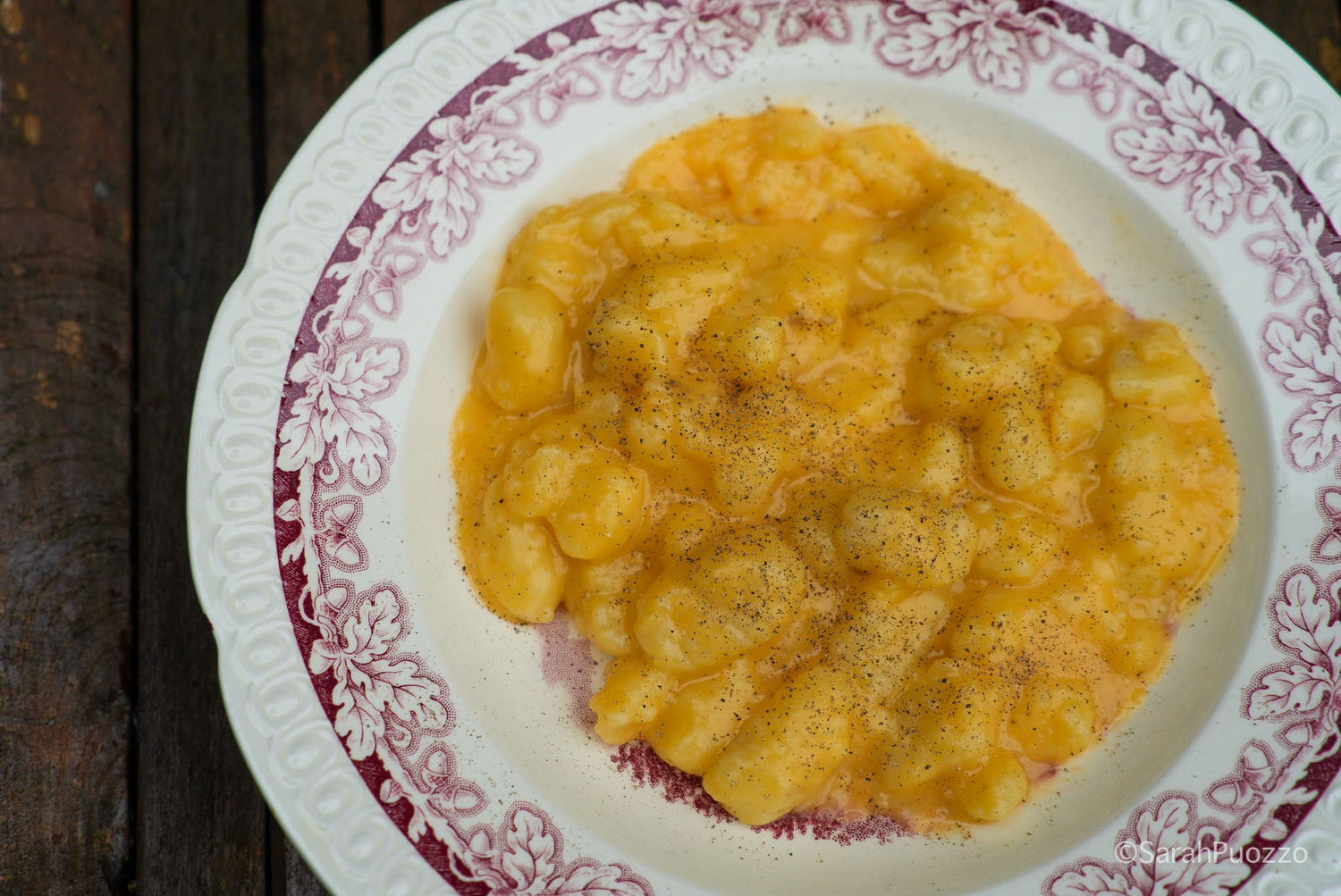Romige gnocchi in een bord